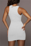 Weißes, sexy, lässiges, solides, grundlegendes Weste-Kleid mit O-Ausschnitt