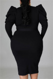 Schwarze Mode Casual Solide mit Gürtel O-Ausschnitt Langarm Kleider in Übergröße