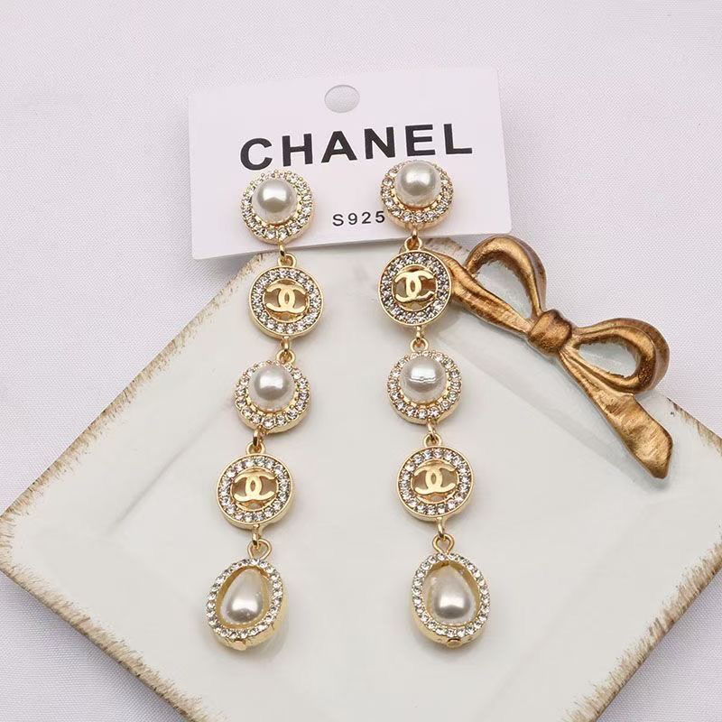 

Gold Fashion Simplicity Letter Split Joint Pearl Earrings