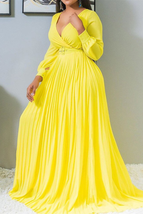 Vestidos plissados ​​amarelo claro moda casual sólido com cinto decote em v