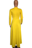Robe jaune décontractée à manches longues asymétrique à col rond et à la mode