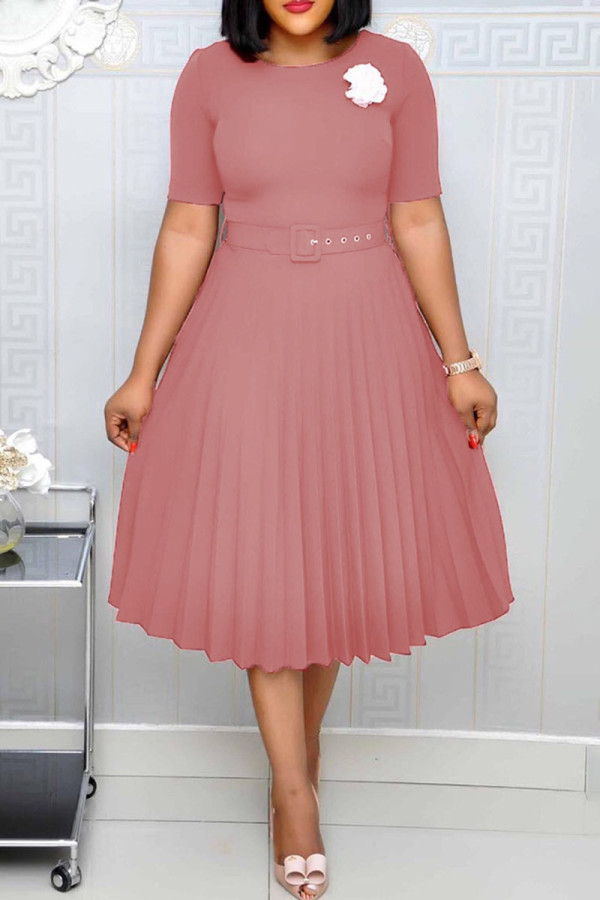 Розовые повседневные однотонные платья в стиле пэчворк с поясом и круглым вырезом