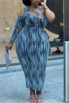 Blauwe mode sexy print uitgeholde backless schuine kraag lange mouw plus size jurken