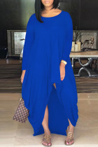 Robes à manches longues asymétriques à col rond et à la mode bleues