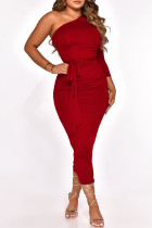 ベルト非対称斜め襟長袖ドレスと赤いファッションカジュアルソリッド
