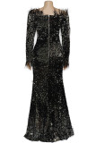 Черное элегантное однотонное вечернее платье с блестками и перьями с открытыми плечами