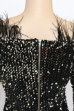 Черное элегантное однотонное вечернее платье с блестками и перьями с открытыми плечами