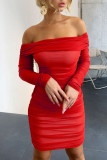 Rotes, sexy, festes Patchwork-Faltenkleid aus der Schulter mit einem Schrittrock