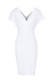 Vestido de manga curta branco fashion com miçangas e decote em V