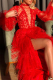 Красные сексуальные однотонные лоскутные асимметричные платья с круглым вырезом и нашивками