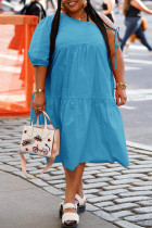 Светло-голубое модное повседневное платье больших размеров с однотонным уздечками и косым воротником с коротким рукавом