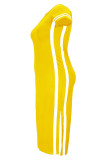 Vestido de manga corta con cuello redondo y abertura de retazos lisos de talla grande informal de moda burdeos (sin cinturón)