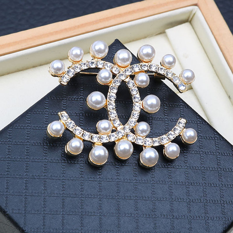 

Gold Fashion Elegant Patchwork Pearl Hot Drill Brooch