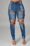Rua de cor clara rasgada faz velho retalhos jeans de cintura alta regular