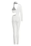 Weißer, sexy, fester, ausgehöhlter Pailletten-Patchwork, asymmetrisch, ein halber Rollkragen-Skinny-Overall