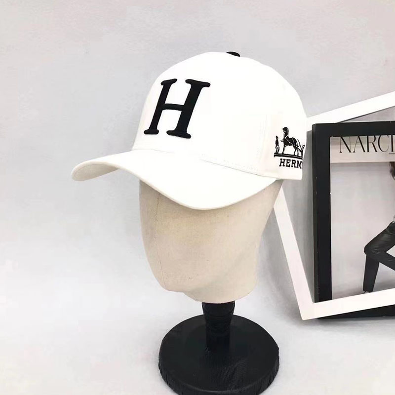 

White Fashion Street Letter Embroidered Hat