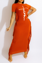 Vestidos de falda lápiz con cuello en O y letras de retazos con estampado de moda rojo mandarina