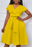 Vestidos casuais amarelos moda sólida com laço decote em uma linha