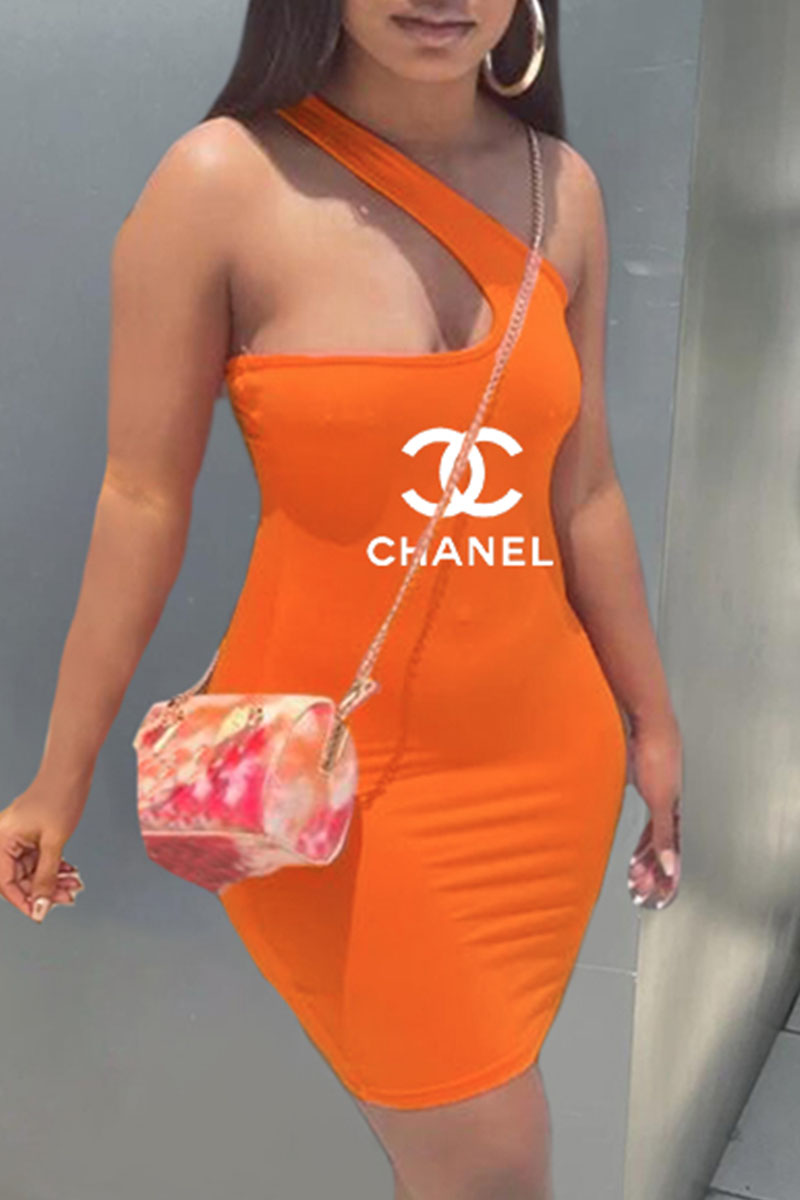 

Orange Fashion Sexy Print Letter One Shoulder One Step Skirt Dresses