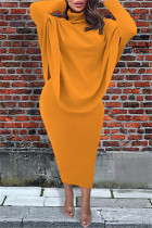 Оранжевая модная повседневная однотонная лоскутная асимметричная водолазка с разрезом и длинным рукавом из двух частей