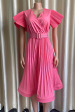 Vestidos de falda de pastel con cuello en V y correas cruzadas con volantes sólidos informales de color rosa