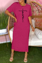 Розово-розовые повседневные прямые платья в стиле пэчворк с круглым вырезом и принтом