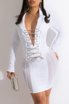 Weiße, modische, sexy, solide, ausgehöhlte, durchsichtige, langärmlige Patchwork-Kleider mit Umlegekragen