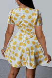Gelbes, modisches Patchwork-Kleid mit V-Ausschnitt und kurzen Ärmeln