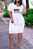Vestido de manga curta casual moda branca com estampa de letras básica decote em V