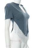 Dunkelgraue Sexy Street Solid Quasten-Patchwork-T-Shirts mit asymmetrischem V-Ausschnitt