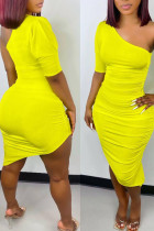 Amarelo Sexy Sólido Patchwork Dobra Assimétrico Gola Oblíqua Vestidos Irregulares