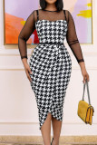 Vestidos pretos elegantes com estampa xadrez patchwork transparente assimétrico com decote em O e saia de um passo