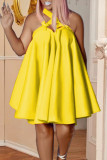 Amarillo sexy sólido patchwork halter una línea de vestidos