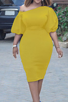 Желтые повседневные элегантные однотонные платья в стиле пэчворк с асимметричным воротником и юбкой в ​​один шаг