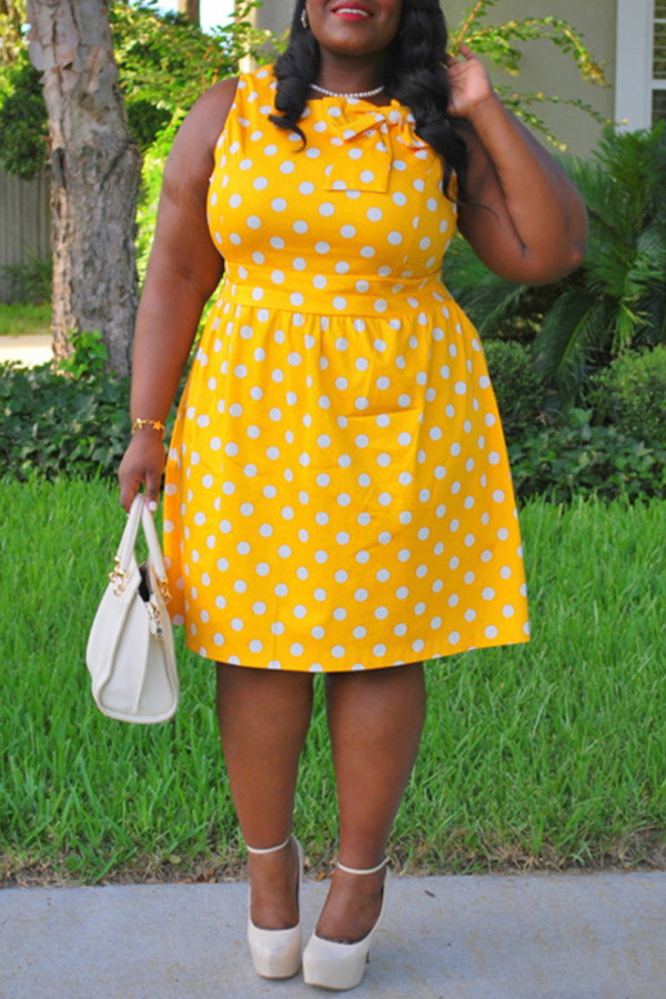 Jaune Fashion Casual Plus Size Dot Print avec Bow O Neck Robe sans manches