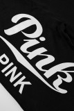 Macacão skinny preto fashion com estampa de letra básica decote em U