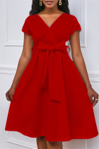 Красное модное повседневное однотонное платье с поясом и V-образным вырезом с коротким рукавом