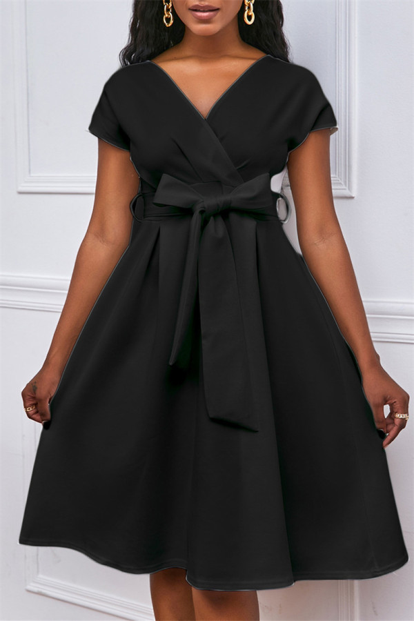 Zwarte mode casual effen met riem V-hals jurk met korte mouwen