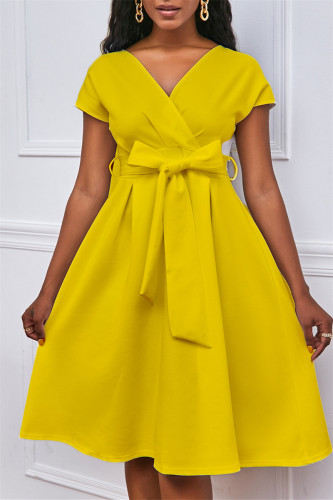 Solido casual di moda giallo con abito a maniche corte con scollo a V cintura