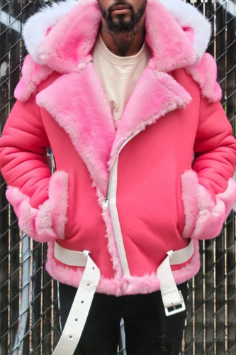 Patchwork de patchwork de rue de mode rose avec des vêtements d'extérieur à col à capuche
