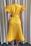 Vestido de manga corta con escote en V y cinturón con pliegue sólido informal de moda amarillo Vestidos