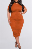 Vestido de manga corta con cuello en O y pliegues sólidos de talla grande informal de moda naranja