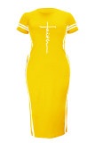 Vestido de manga corta con cuello en O y abertura con estampado de talla grande informal amarillo de moda
