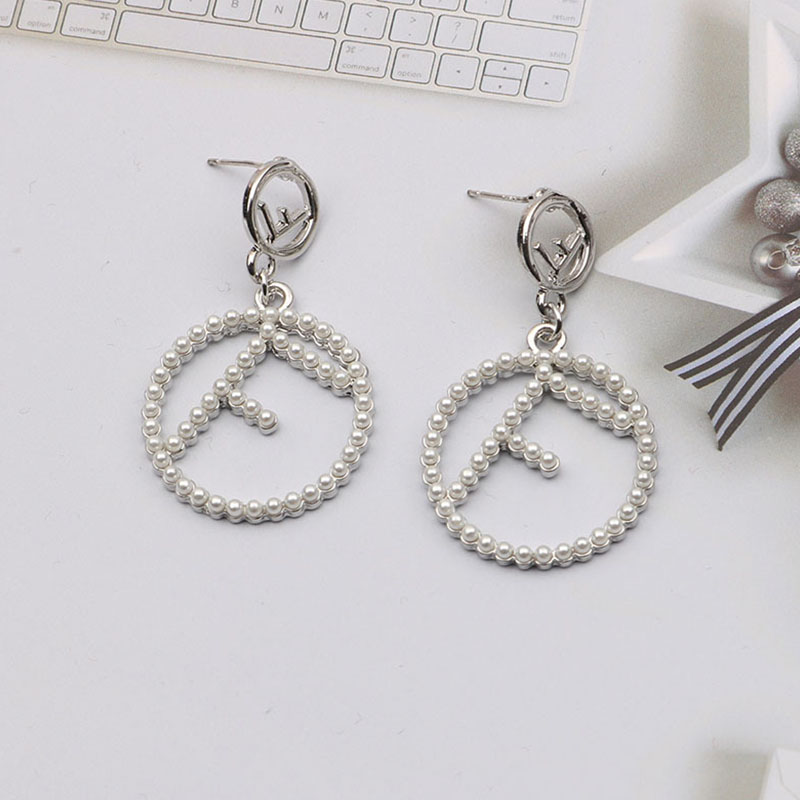 

White Fashion Celebrities Letter Pearl Earrings