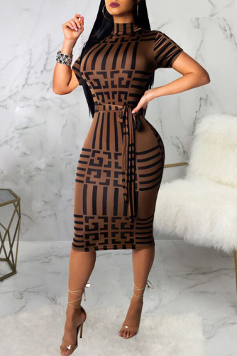 ベルトタートルネック半袖ドレスドレスと茶色のファッションカジュアルプリント