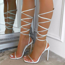 Sandalias de tacón alto en punta de diamantes de imitación de vendaje de moda blanco