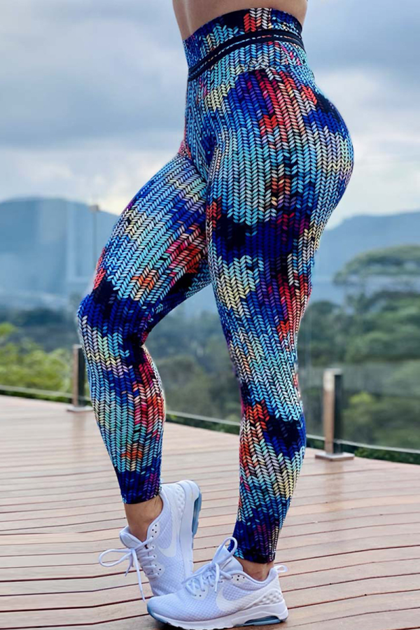 Blauwe casual sportkleding met gescheurde patchworkprint