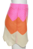 Lápis de cintura média com recortes de moda rosa e fundo vazado com estampa completa