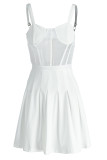 ホワイトファッションセクシーなソリッドパッチワークシースルーバックレススパゲッティストラッププリーツドレス