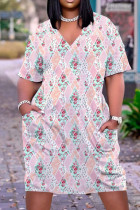 Розовое повседневное платье-футболка с V-образным вырезом и принтом в стиле пэчворк Платья